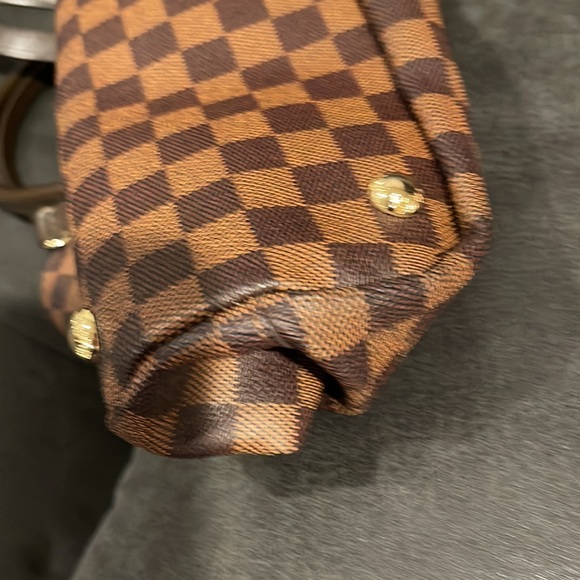 Excellent condition,presten interior is spotless , no cracks on handles.. - Picture 8 of 9